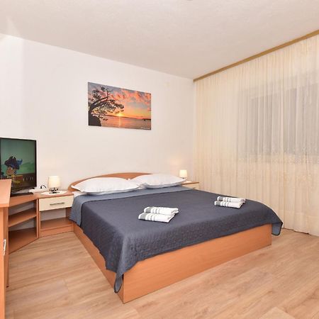 מאקרסקה Apartments Vjeko מראה חיצוני תמונה