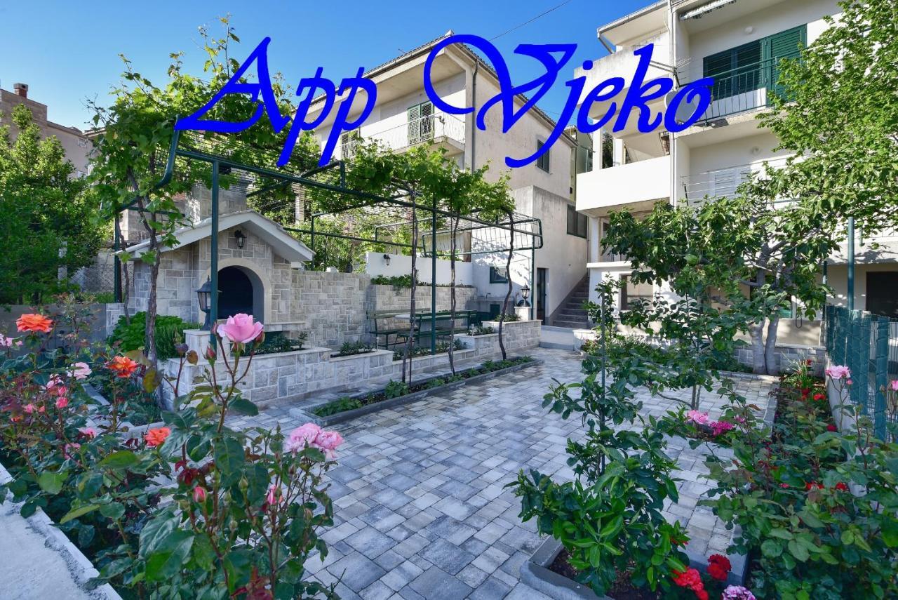 מאקרסקה Apartments Vjeko מראה חיצוני תמונה