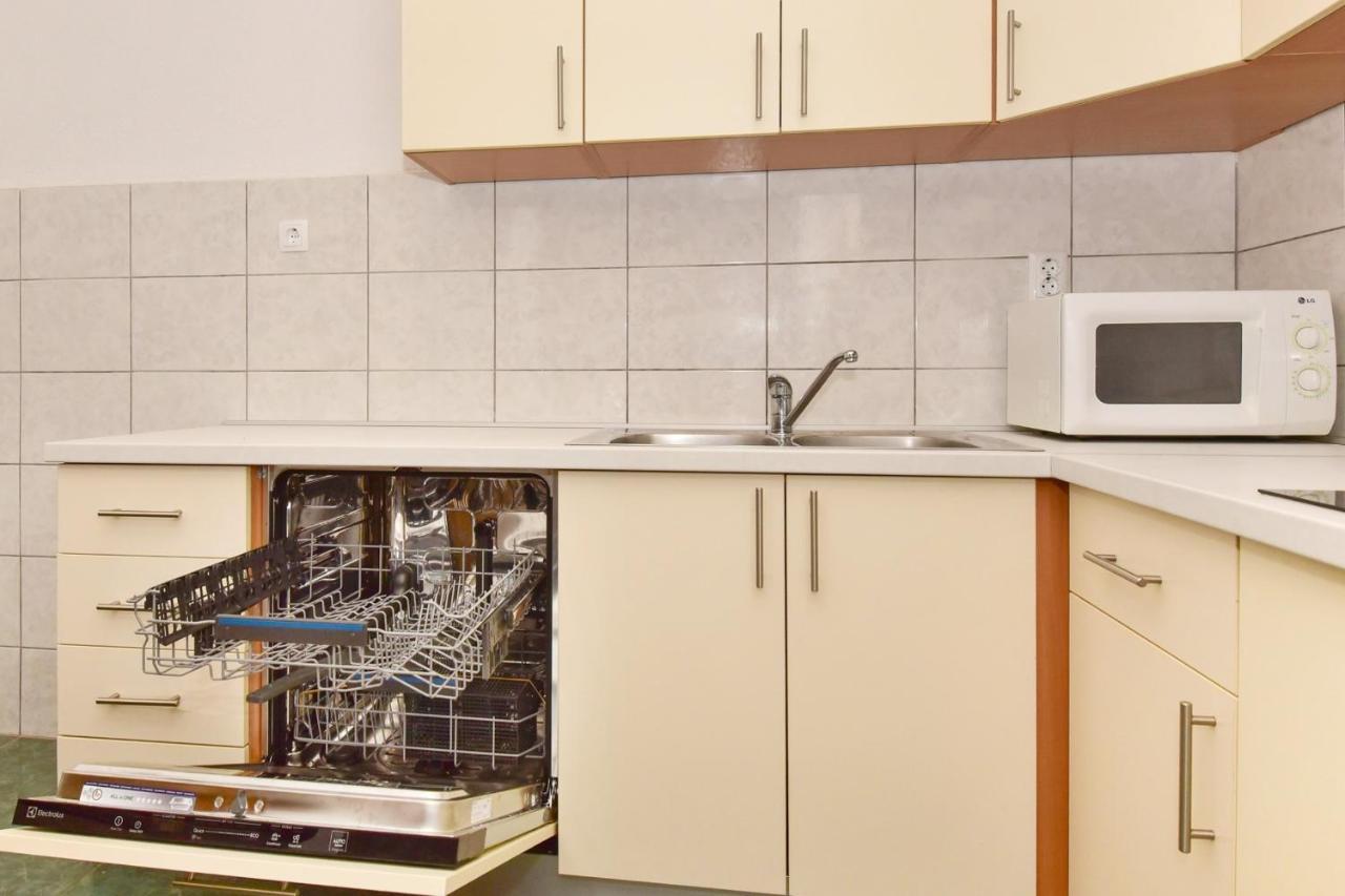 מאקרסקה Apartments Vjeko מראה חיצוני תמונה