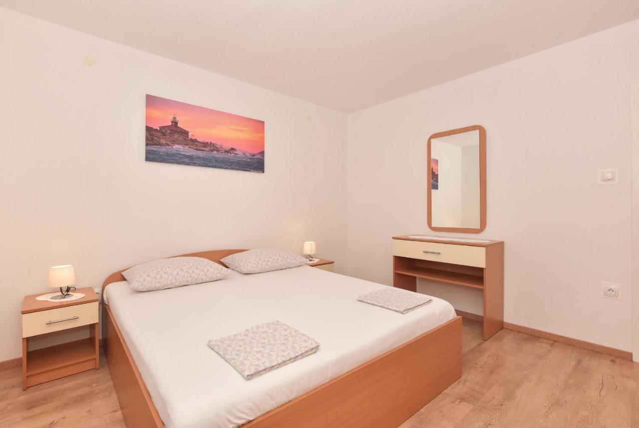 מאקרסקה Apartments Vjeko מראה חיצוני תמונה