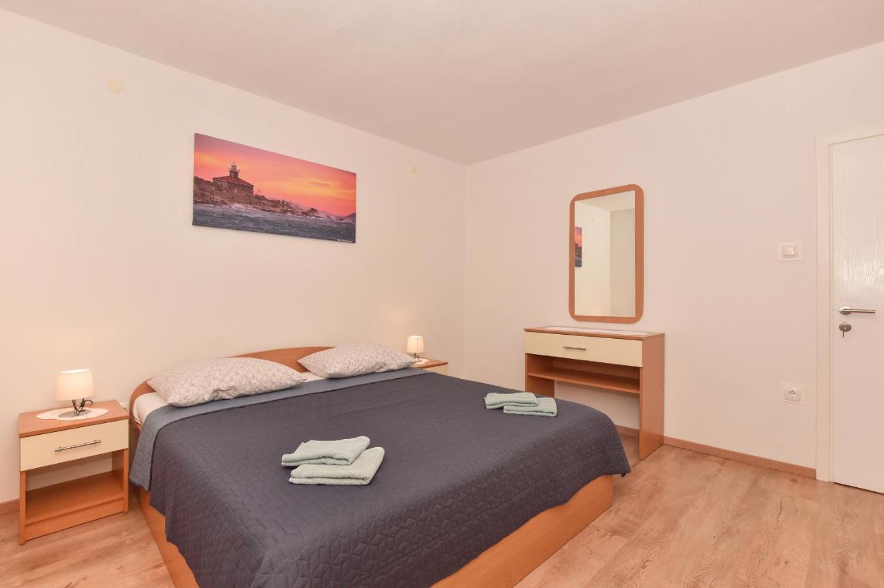 מאקרסקה Apartments Vjeko מראה חיצוני תמונה