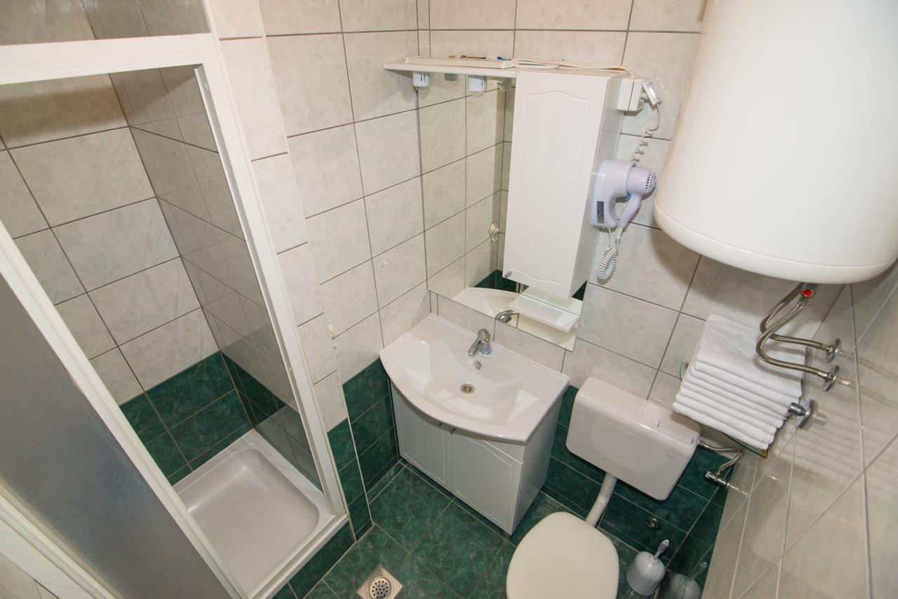 מאקרסקה Apartments Vjeko מראה חיצוני תמונה