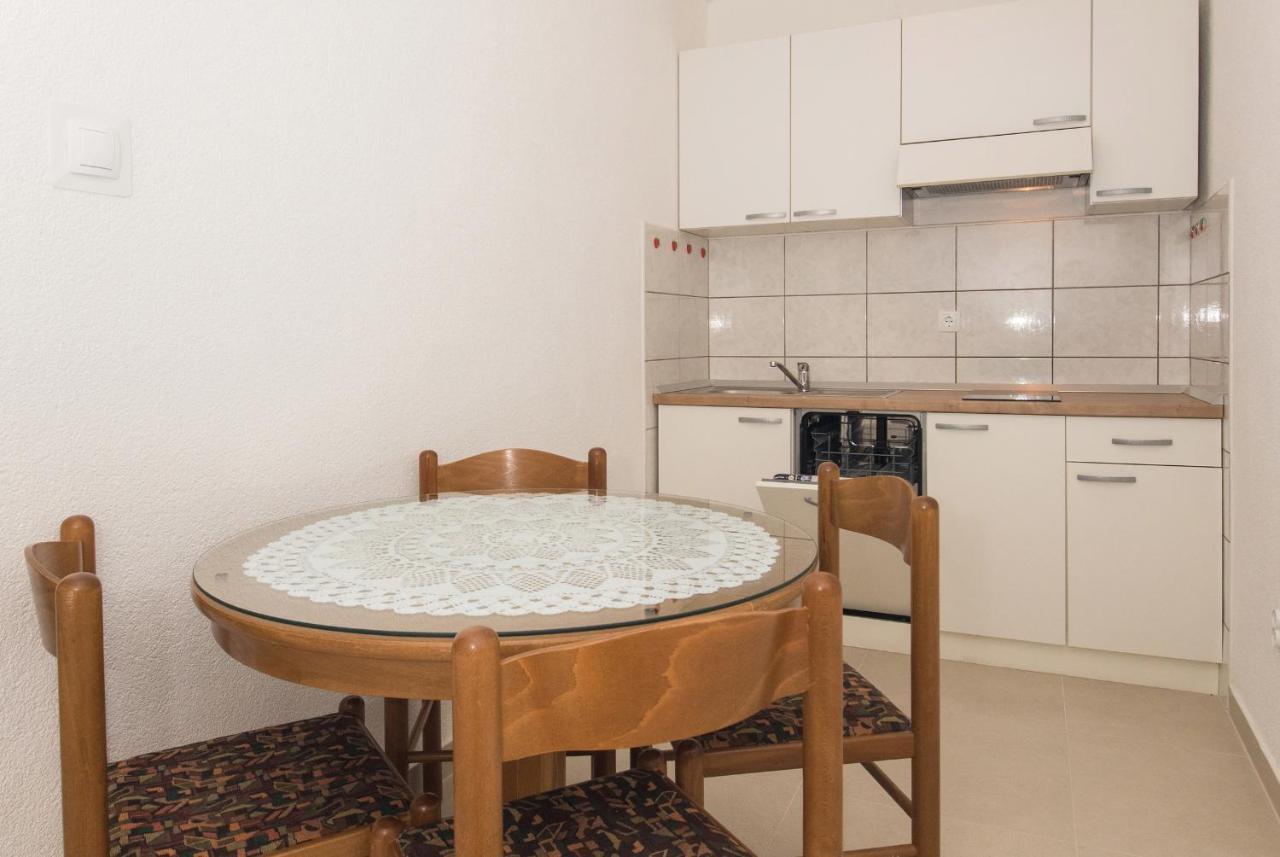 מאקרסקה Apartments Vjeko מראה חיצוני תמונה