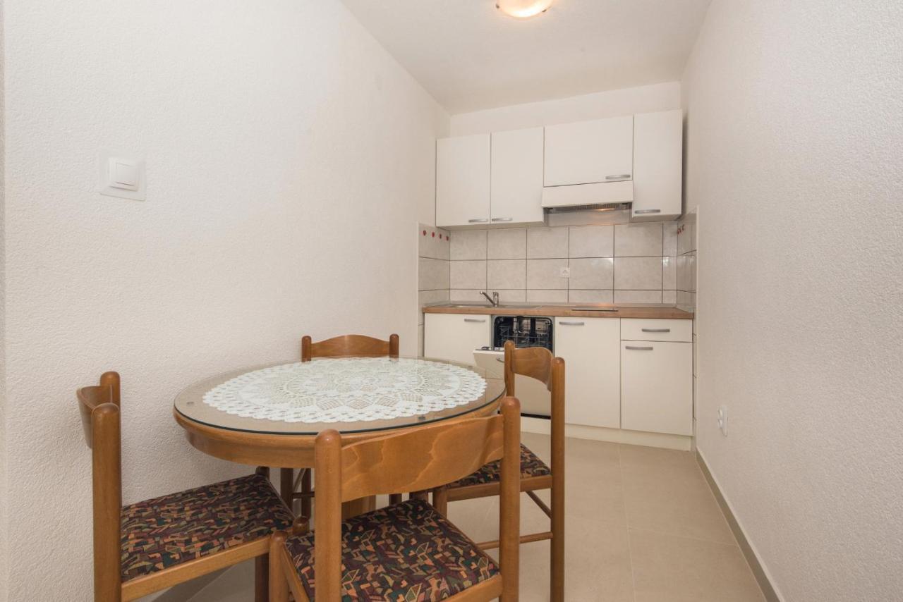 מאקרסקה Apartments Vjeko מראה חיצוני תמונה